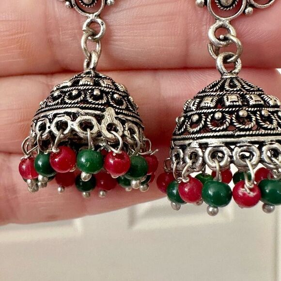 Silver tone green and red beaded Jhumkas Indian earrings - Picture 3 of 9